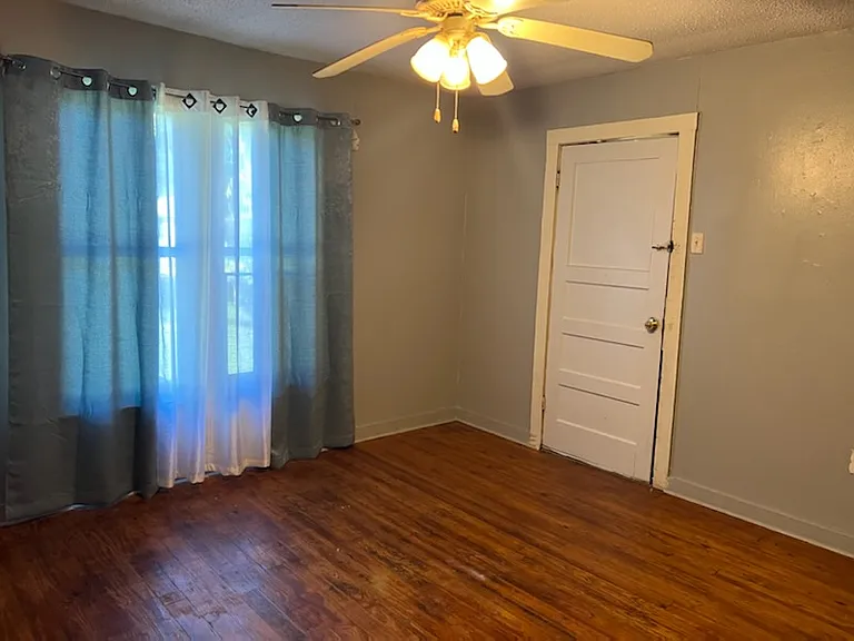 204 Peach St — Photo 3
