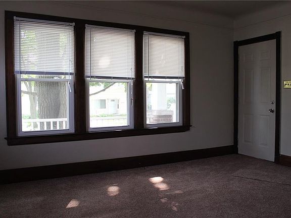 4th image of 23759 Carlisle Ave APT 1