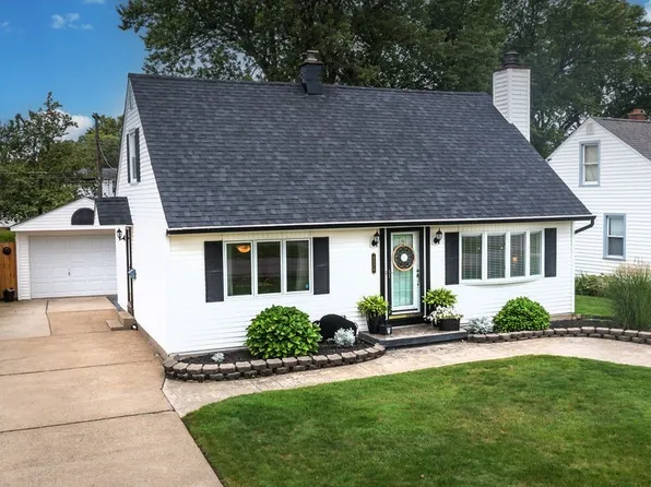 4576 Chapman Pkwy, Hamburg, NY 14075