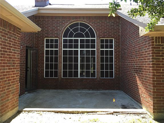 5th image of 824 Bridle Dr