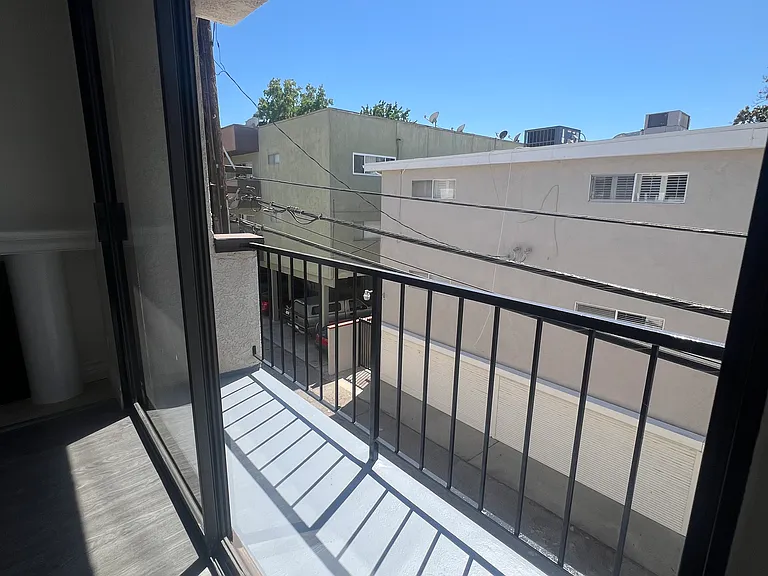 4307 Whitsett Ave #204 — Photo 18