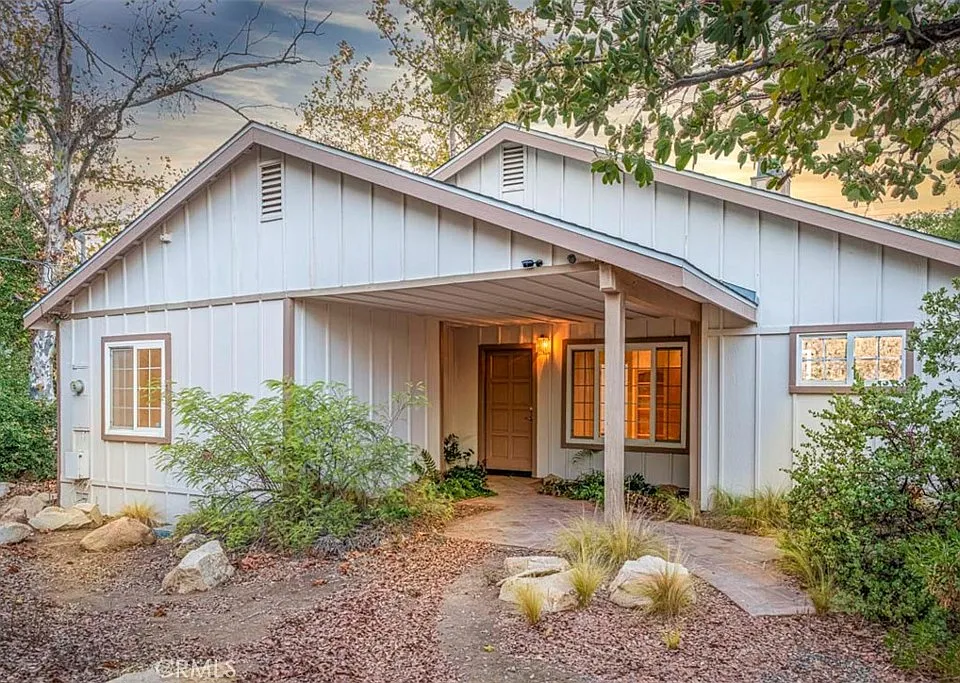 32725 Jerome Ln