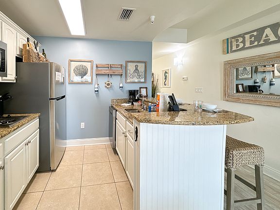 3rd image of 114 Carillon Market St #210