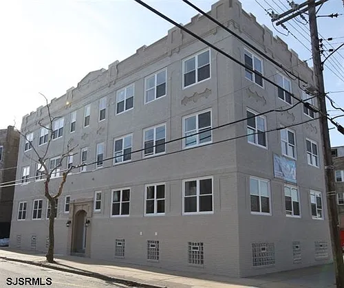 2 S Oakland Ave Photo 1