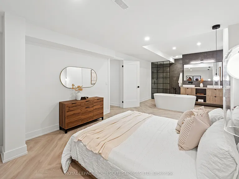 118 Coastline Dr — Photo 34