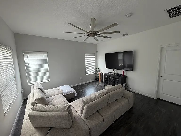 813 Landmark Hills Dr — Photo 14