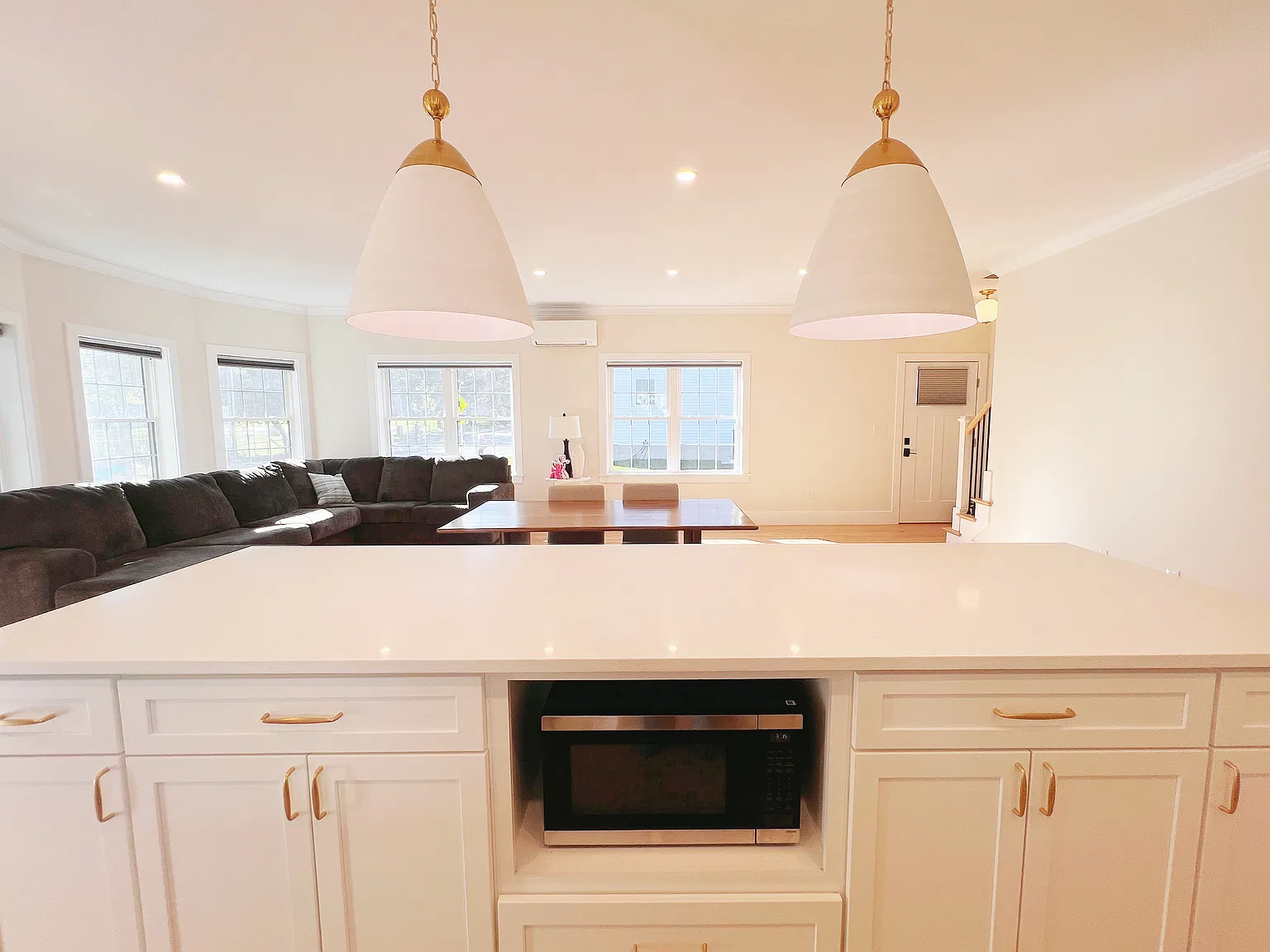 3 bed, 2.5 bath, 2333 sqft, $4,800 — Photo 3
