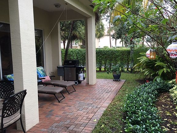 Patio with natural gas gril