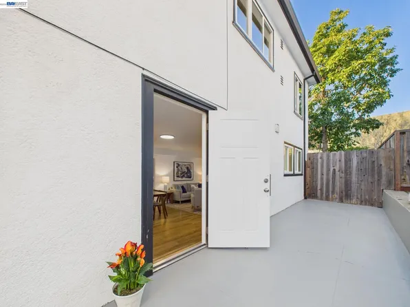 680 42nd St #B, Oakland, CA 94609