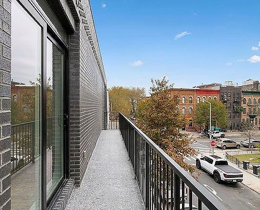 2nd image of 831 Knickerbocker Ave #4A