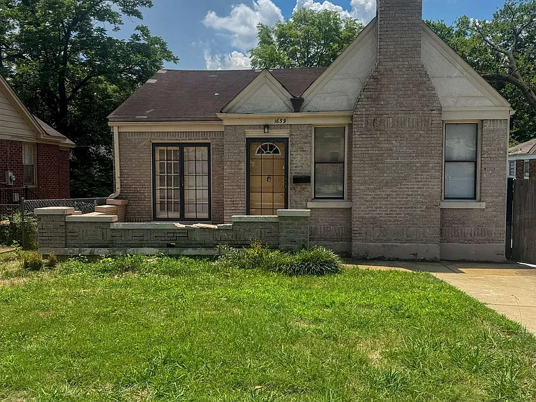 1659 Jackson Ave — Photo 1