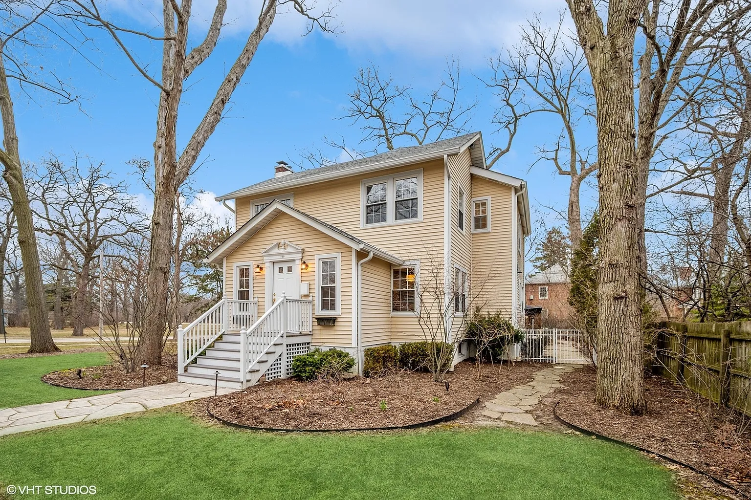 199 Linden Ave photo 1