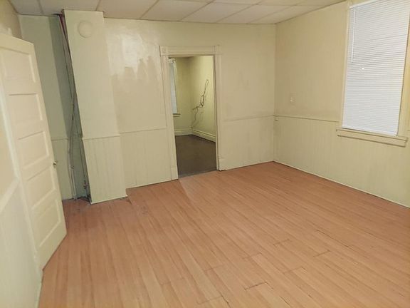 2nd image of 6 Newton St #2