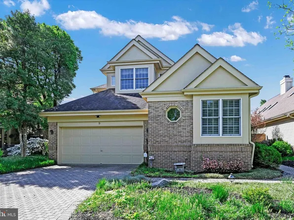9 Stags Leap Ct, Baltimore, MD 21208