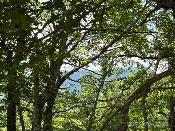 34 E Oakwood Dr, Marion, NC 28752