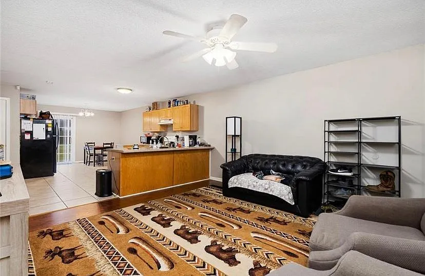1228 Southwood St — Photo 3