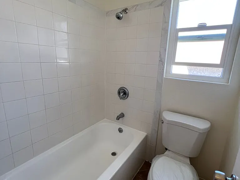 708 E Ruddock St — Photo 10