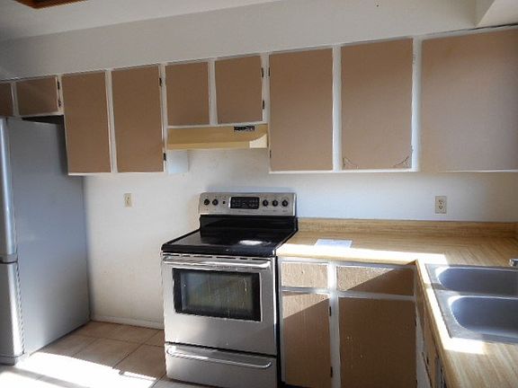 4th image of 524 1/2 Gardner Way
