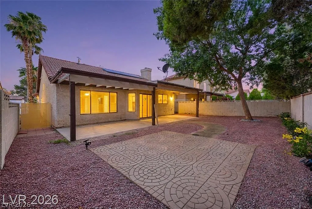 3 bed, 2.0 bath, 1443 sqft, $1,995 — Photo 3