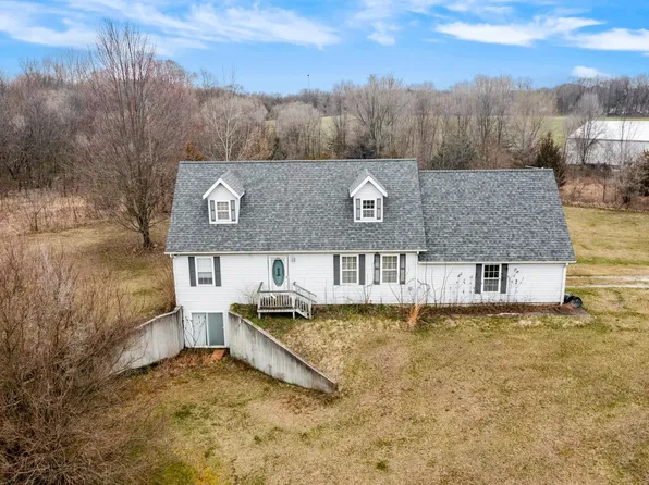 71271 Spruce Rd, Walkerton, IN 46574