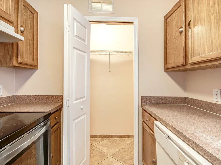 140 Jones Ln #B — Photo 9