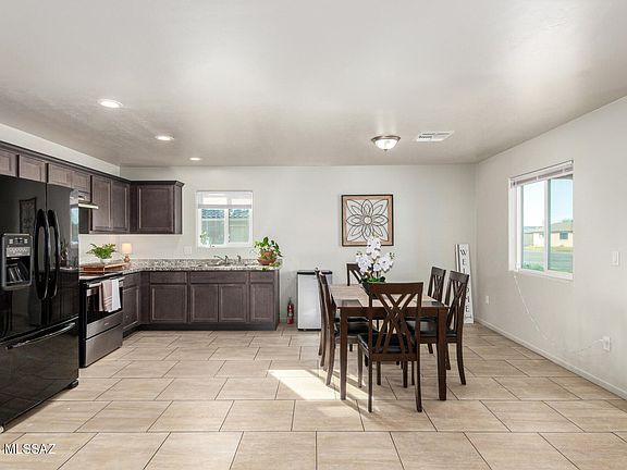 4th image of 981 W Santa Maria St