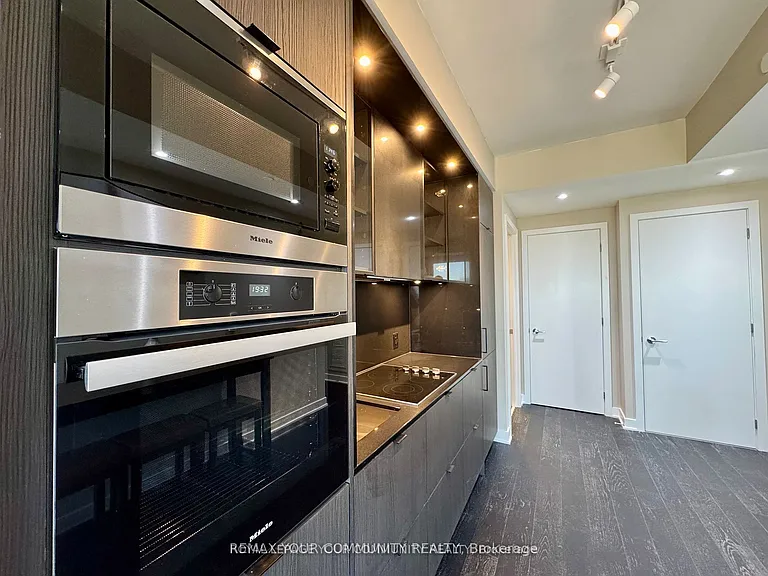 11 Yorkville Ave #2114 — Photo 3