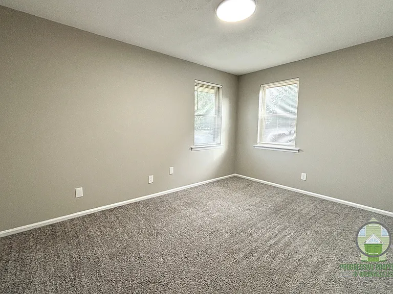 Maple Court Apartments — Photo 16