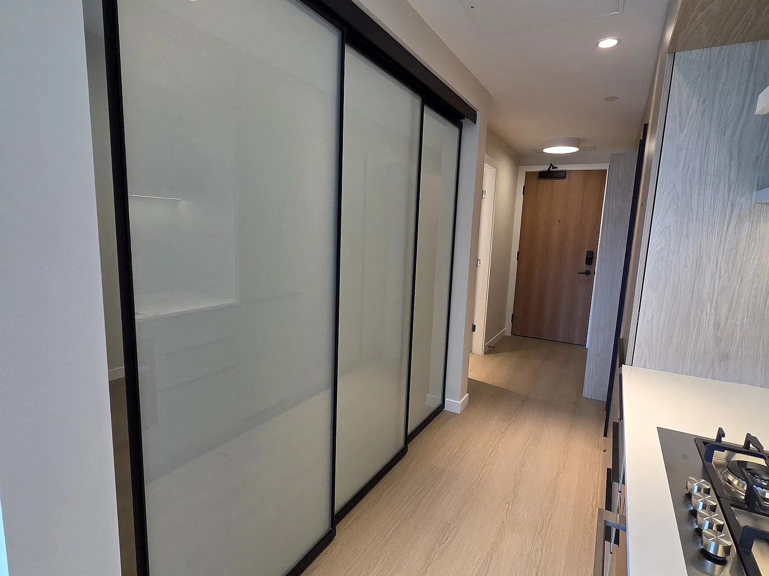 Studio, 400 sqft, $1,900 — Photo 2