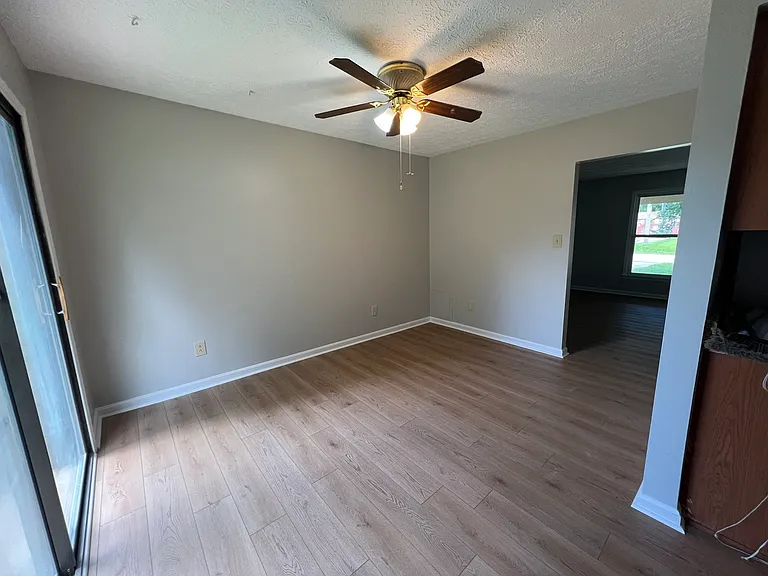 305 Hillcrest Dr — Photo 7