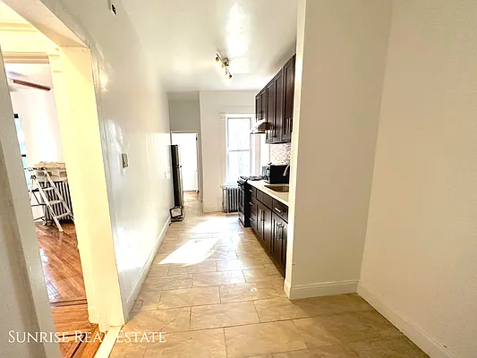 Rented by Sunrise Real Estate | media 9