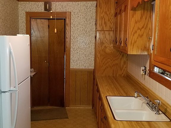 5th image of 625 Henry St