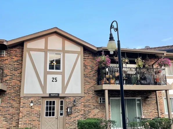 9S070 S Frontage Rd APT 208, Willowbrook, IL 60527