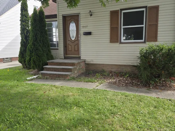 1007 Parkleigh Dr, Parma, OH 44134