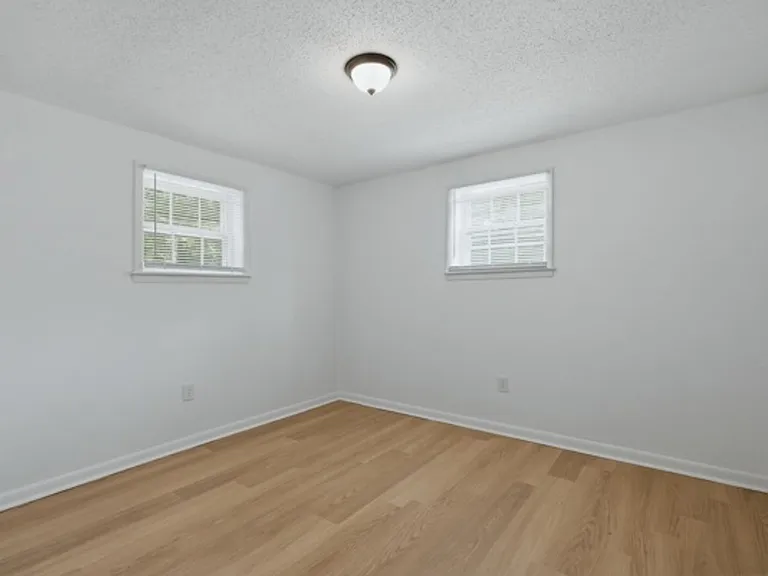 147 Wesley Dr — Photo 6