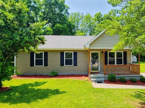 30 Hilton Dr, Winston Salem, NC 27127