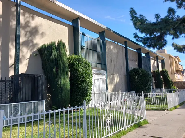 21519 Saticoy St #3, Canoga Park, CA 91304