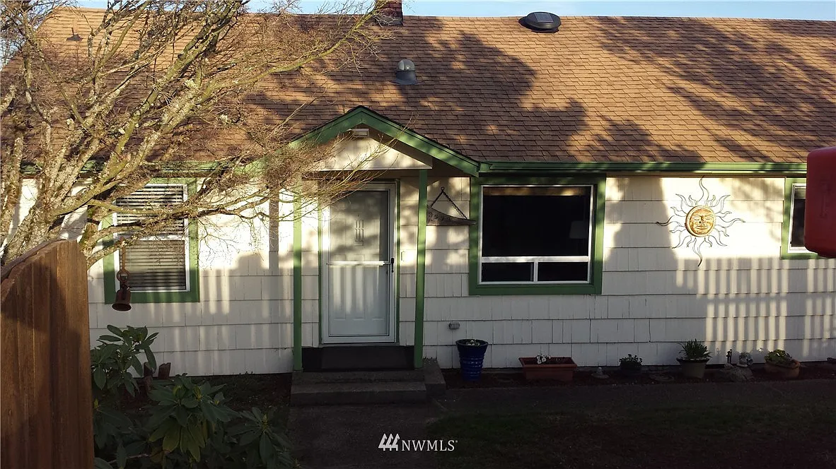 3573 E N Street photo 1