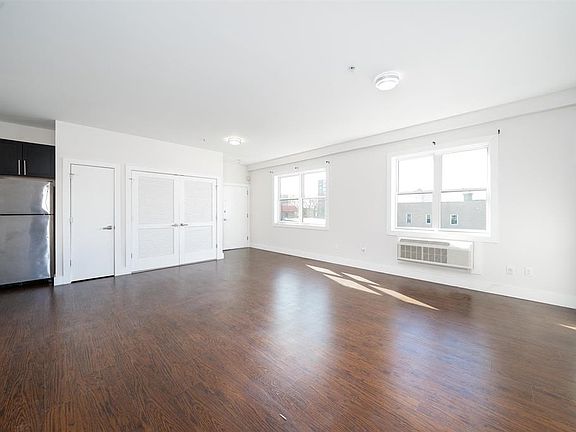 4th image of 414 50th St APT 202