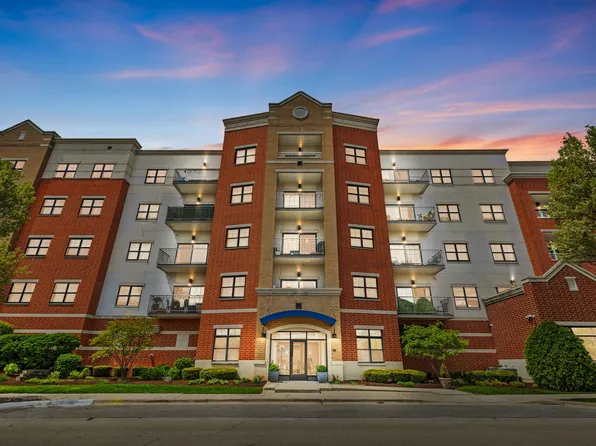 14 S Prospect St APT 504, Roselle, IL 60172