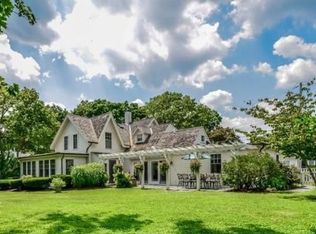 21 Beacon St, Mattapoisett, MA 02739