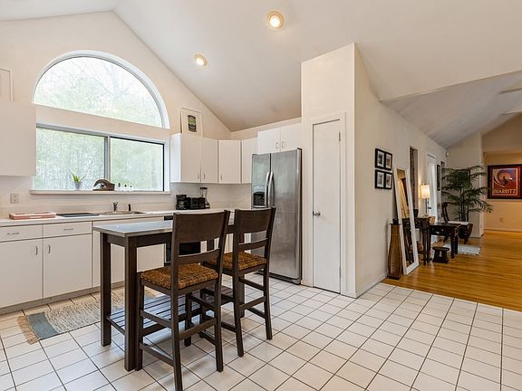 3rd image of 155 Sea Farm Ln