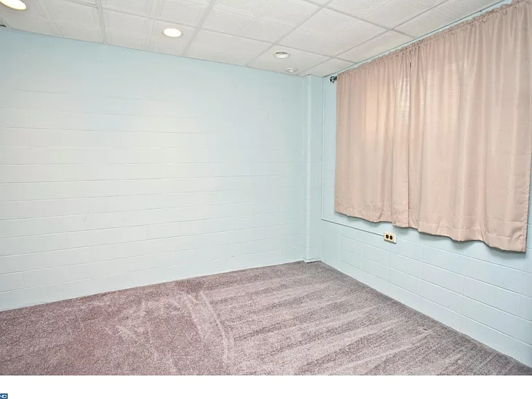 3351 Ainslie St — Photo 19