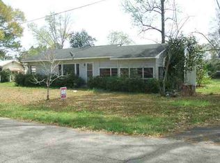 402 Summer St, Lumberton, MS 39455