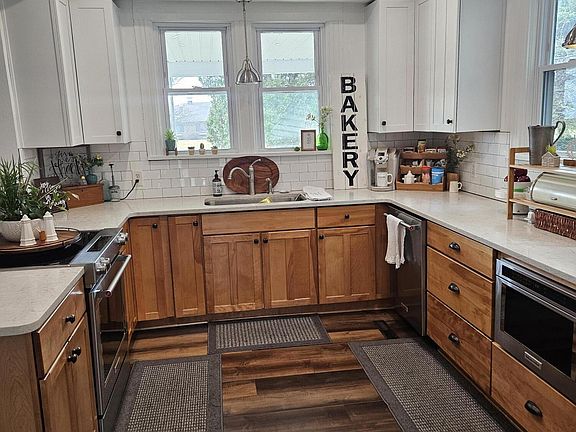 4th image of 350 Portage Rd