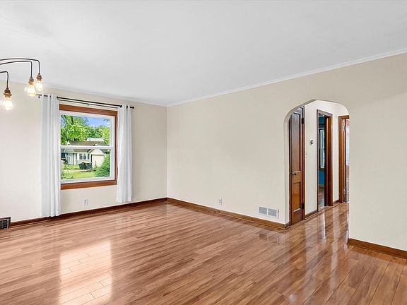 4th image of 337 N 110th STREET