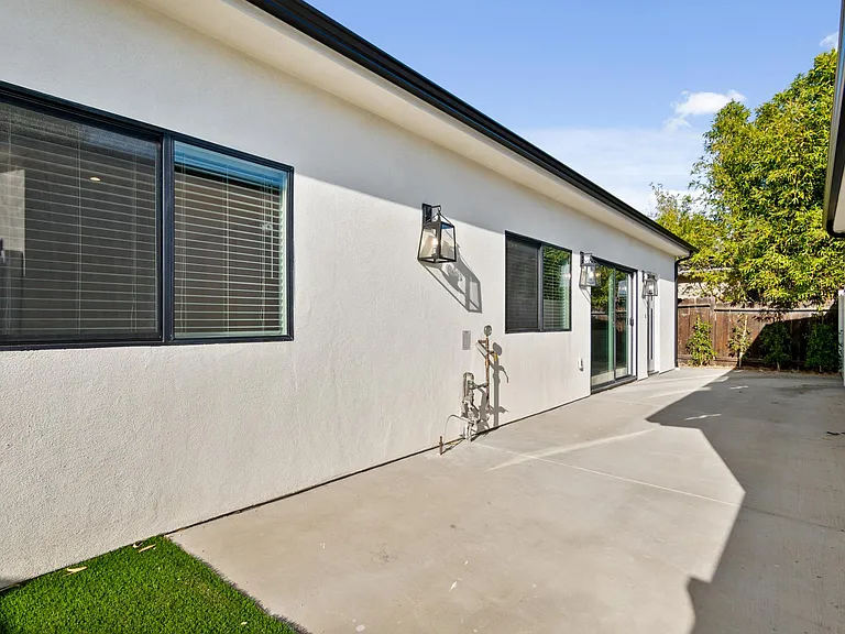 18203 Sunburst St — Photo 7