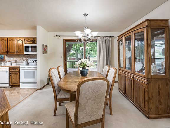 5th image of 11S612 McGrath Ln
