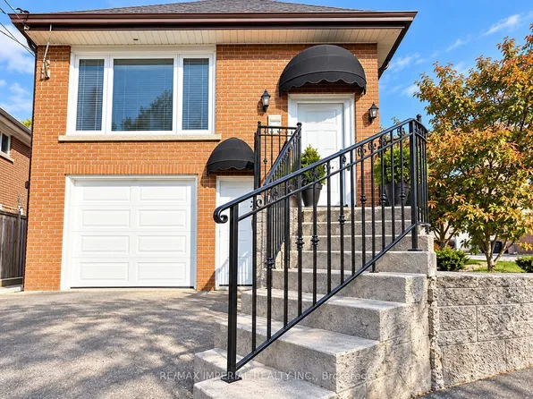 462 Fergo Ave, Mississauga, ON L5B 2J3