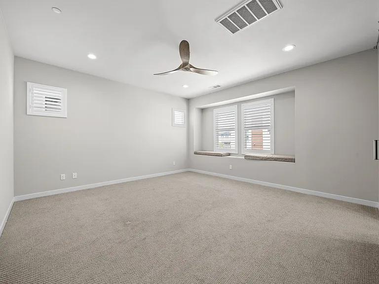 16205 Camden Cir — Photo 31